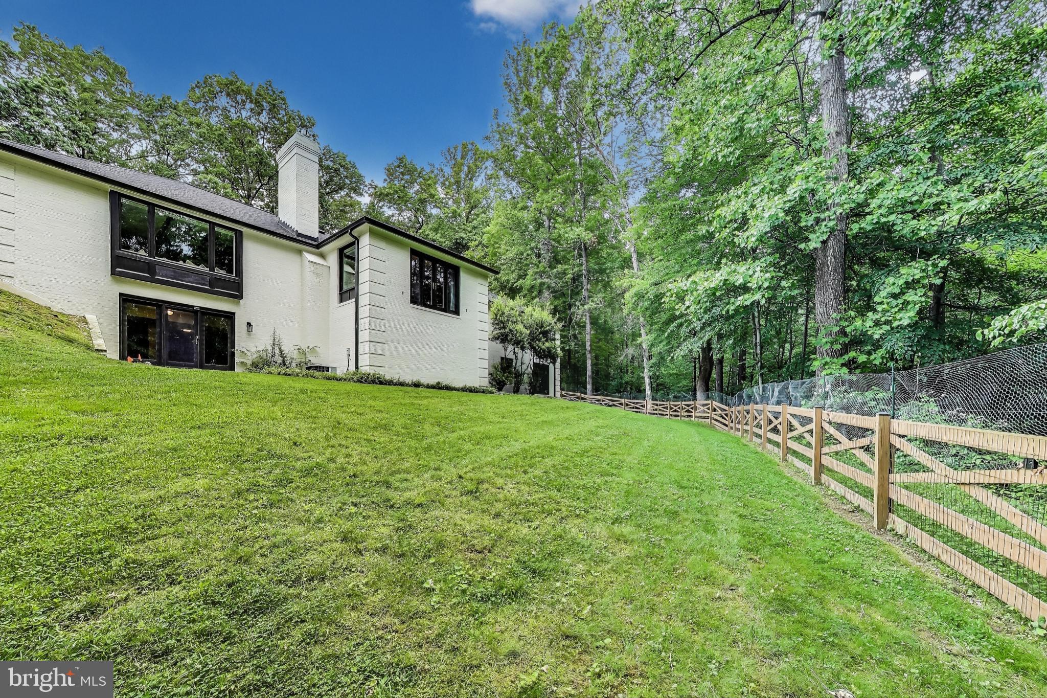 NEAR CLIFTON - Residential