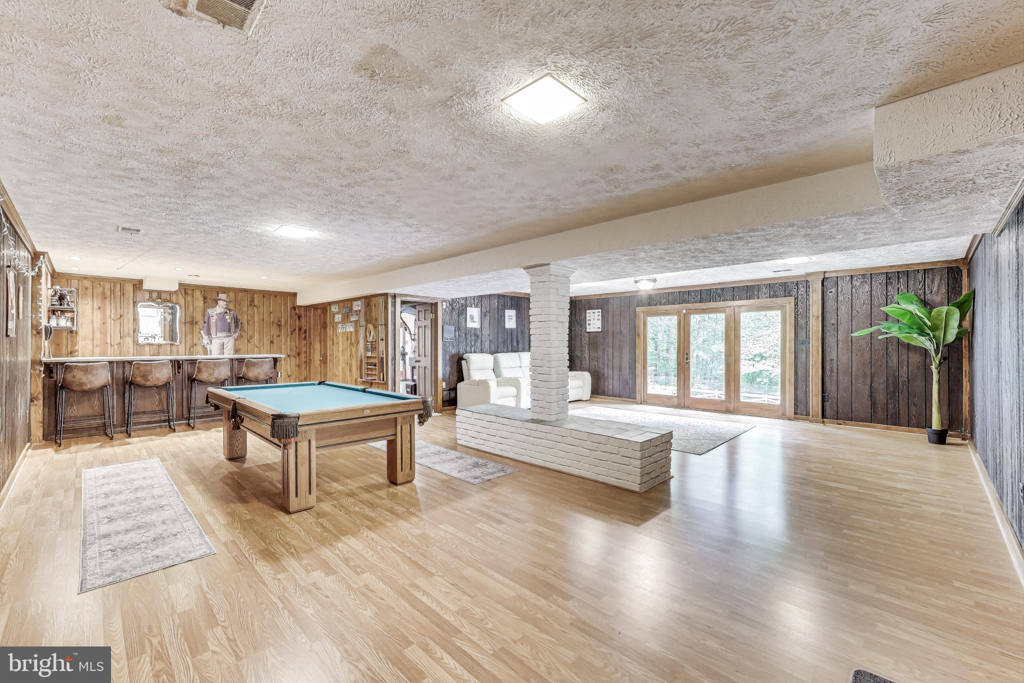 NEAR CLIFTON - Residential