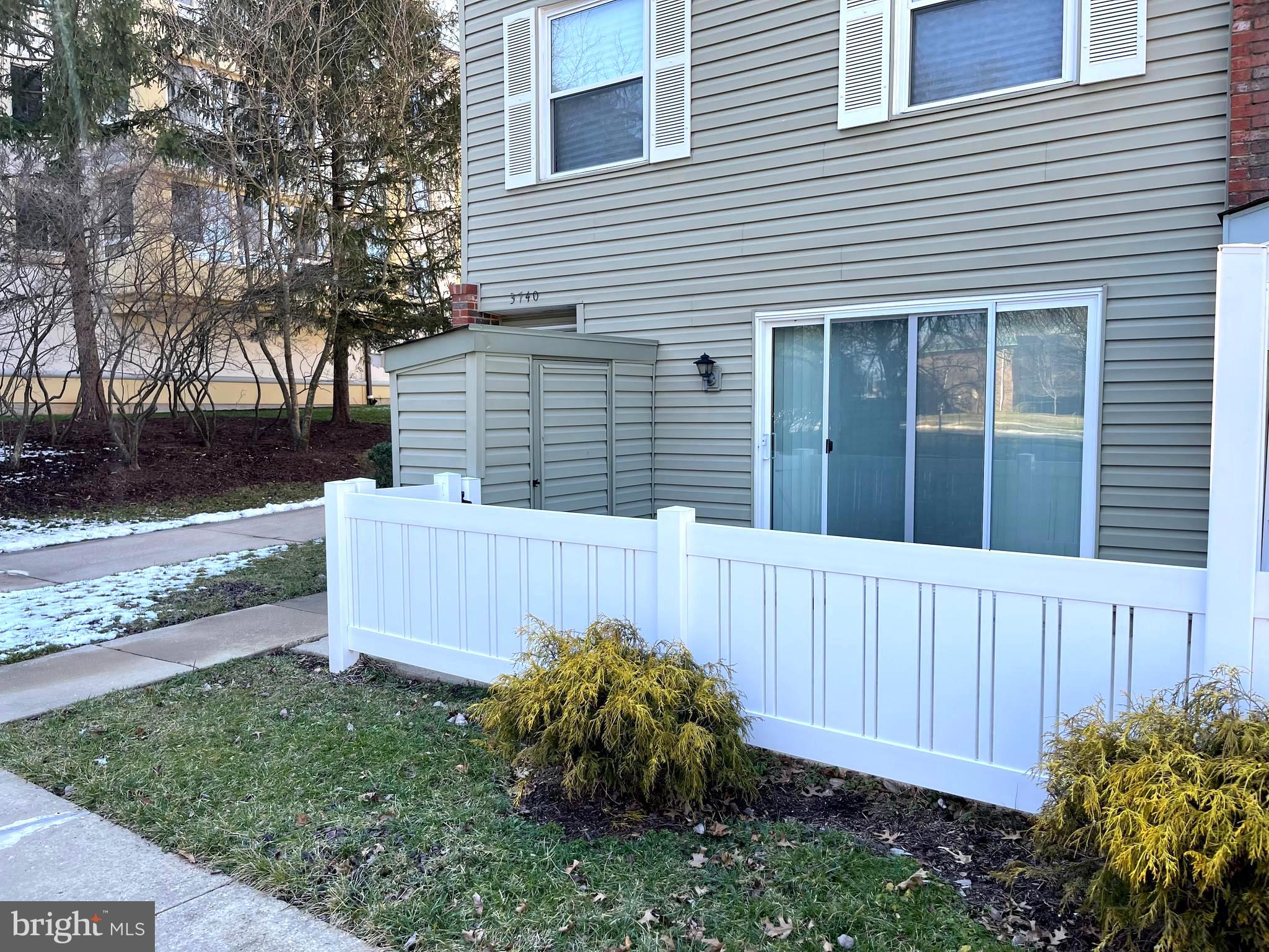 LEISURE WORLD - Residential Lease