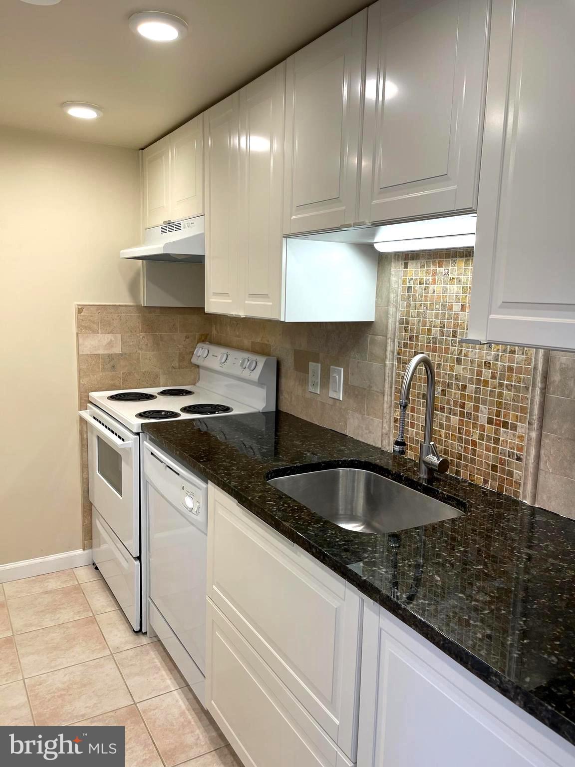 LEISURE WORLD - Residential Lease