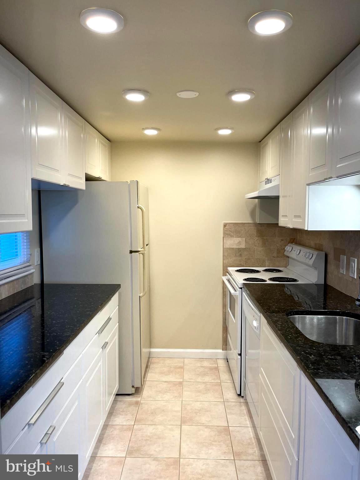 LEISURE WORLD - Residential Lease