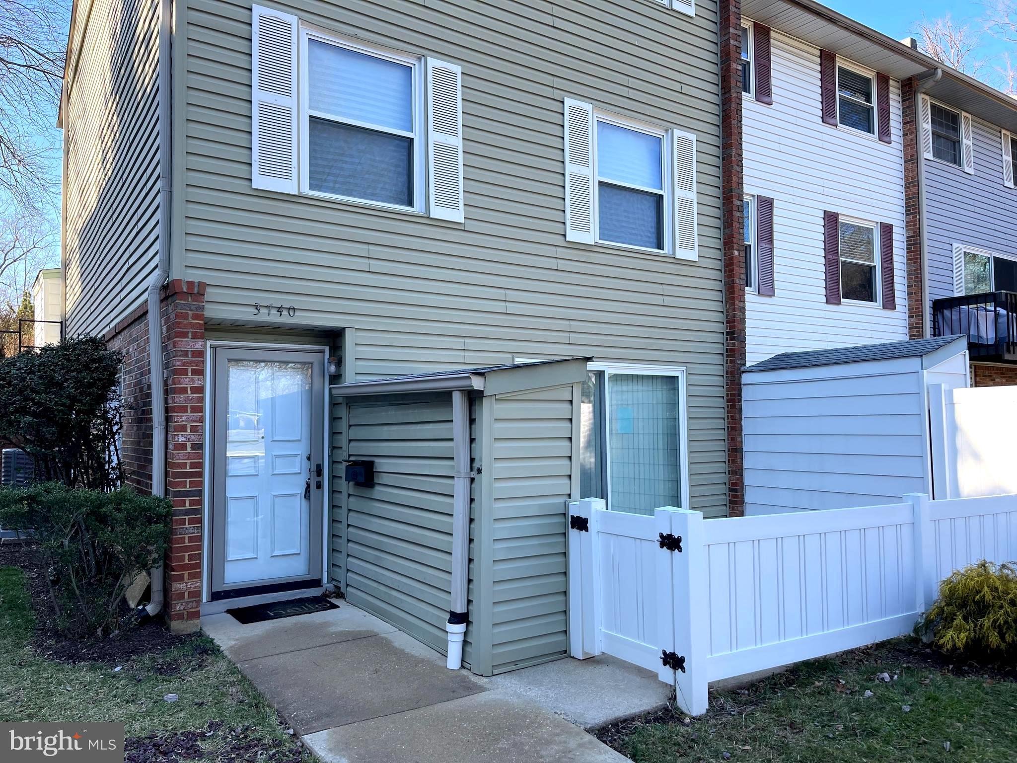 LEISURE WORLD - Residential Lease