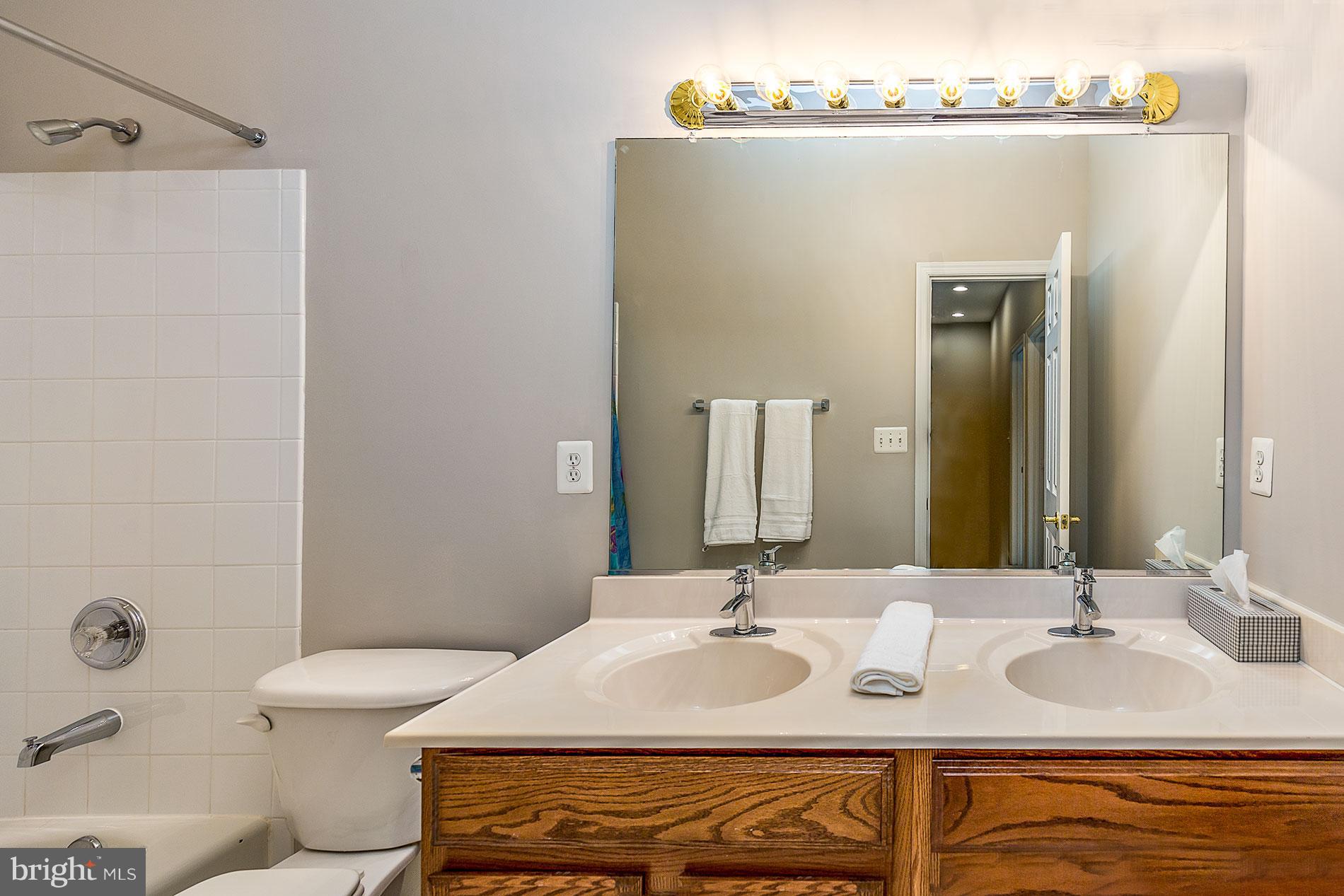 CREEKSIDE - Residential