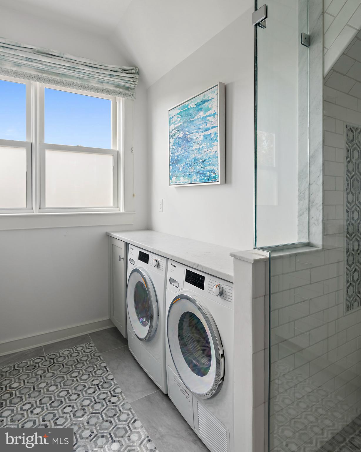 MURRAY HILL - Residential