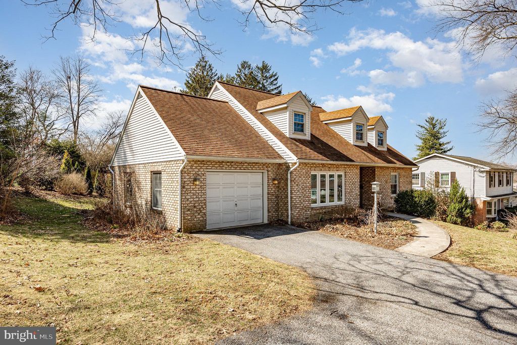 Photo of 1038 S Mount Joy Street, ELIZABETHTOWN, PA 17022 (MLS # PALA2065592)