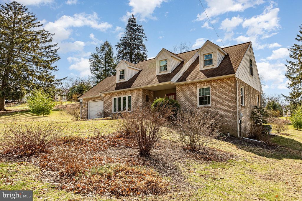 Photo of 1038 S Mount Joy Street, ELIZABETHTOWN, PA 17022 (MLS # PALA2065592)