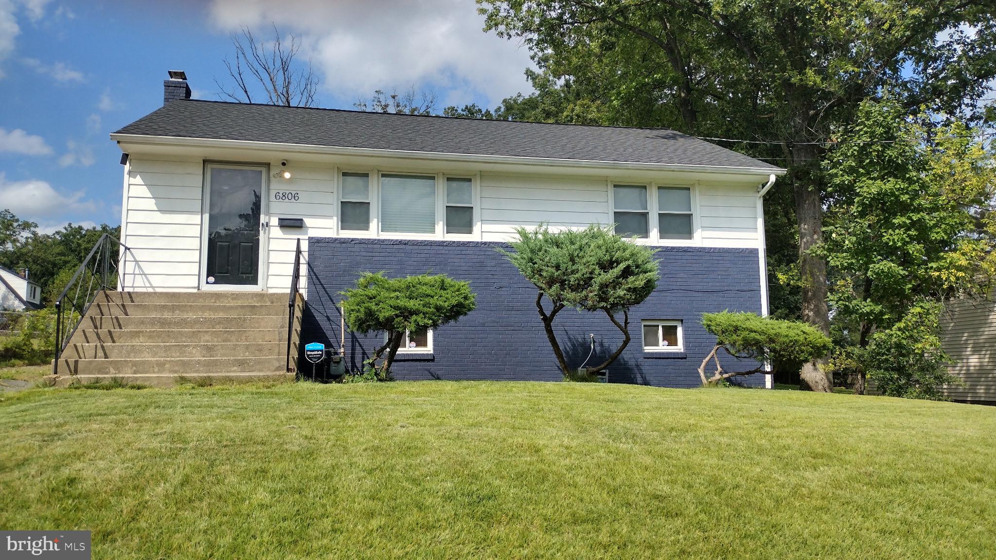 This beautiful 4-bedroom, 2-bath home has been freshly painted and updates throughout. On the main level, you’ll find a warm and inviting living room with hardwood floors, a separate dining room, and an updated (2025) kitchen with stainless steel appliances, built-in microwave, gas stove, quartz countertops, stylish backsplash, and LVP flooring. This level also includes two bedrooms and a full bathroom.
The lower level offers two additional bedrooms, a full bathroom with a stand-up shower, a spacious rec room, and plenty of storage. The roof is less than two years old, and the spacious private driveway provides ample parking. Enjoy a huge backyard perfect for entertaining, plus a finished rear deck for relaxing outdoors. Sellers found home of choice. Conveniently located near Route 1, Riverdale Rd, Route 50, 295, East-West Highway, and the upcoming Purple Line stations., this home blends comfort and accessibility.