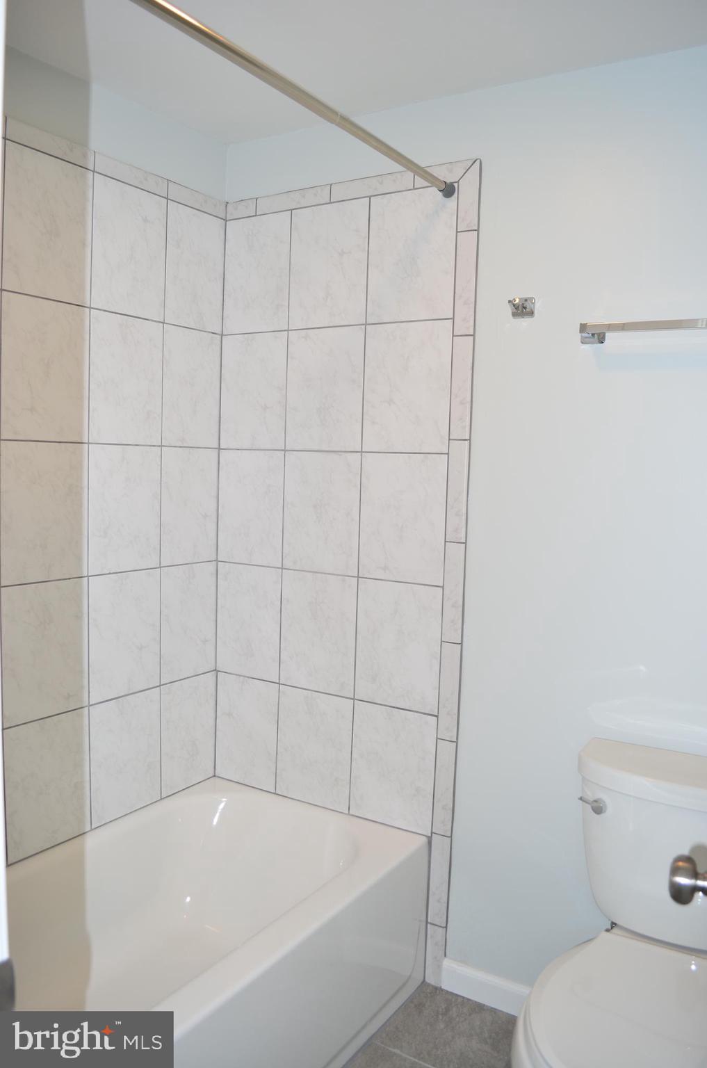 RIVERSIDE - Residential Lease