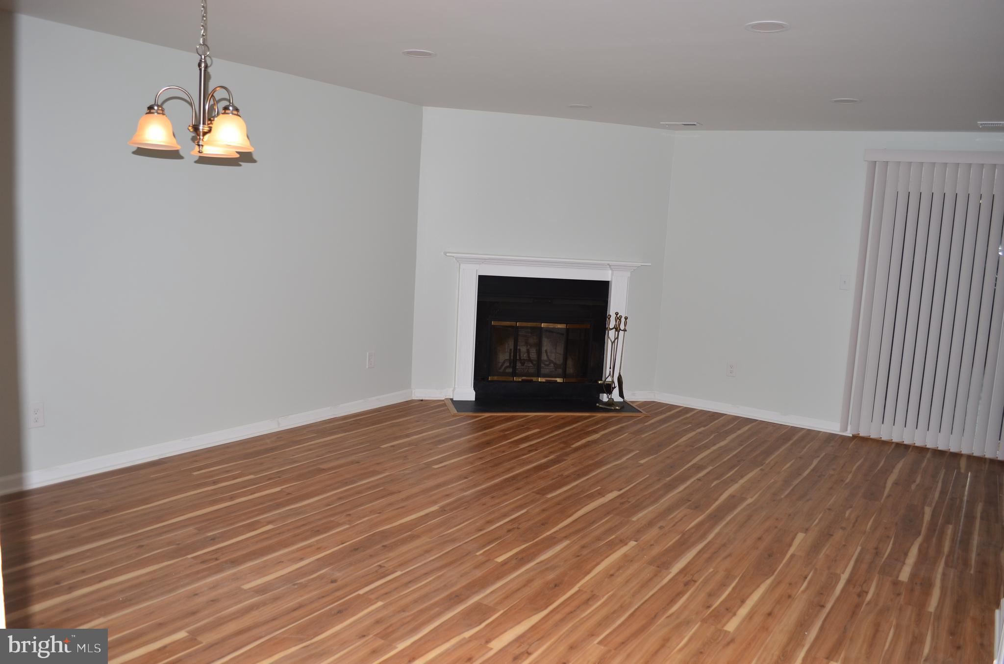 RIVERSIDE - Residential Lease