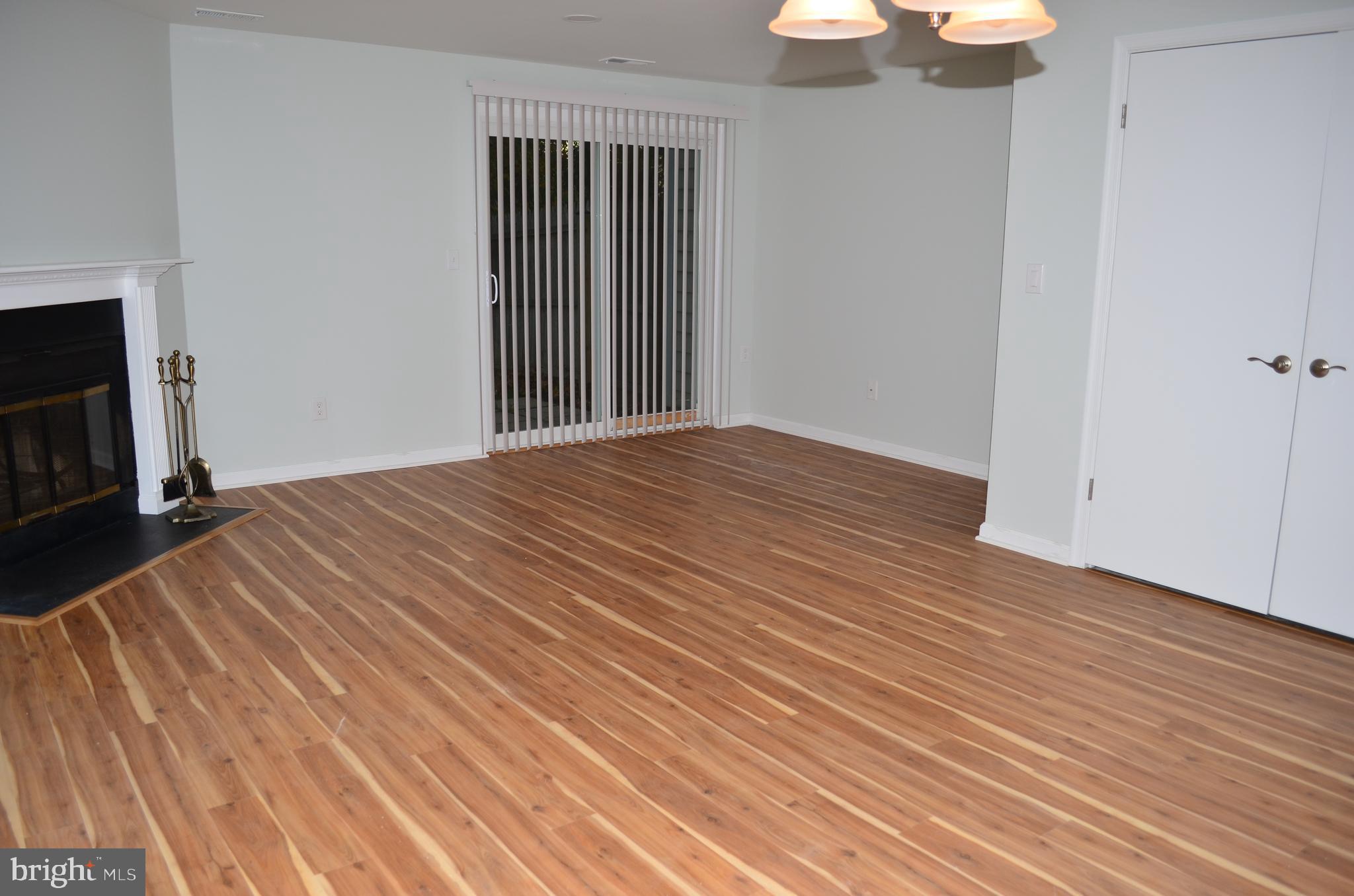 RIVERSIDE - Residential Lease