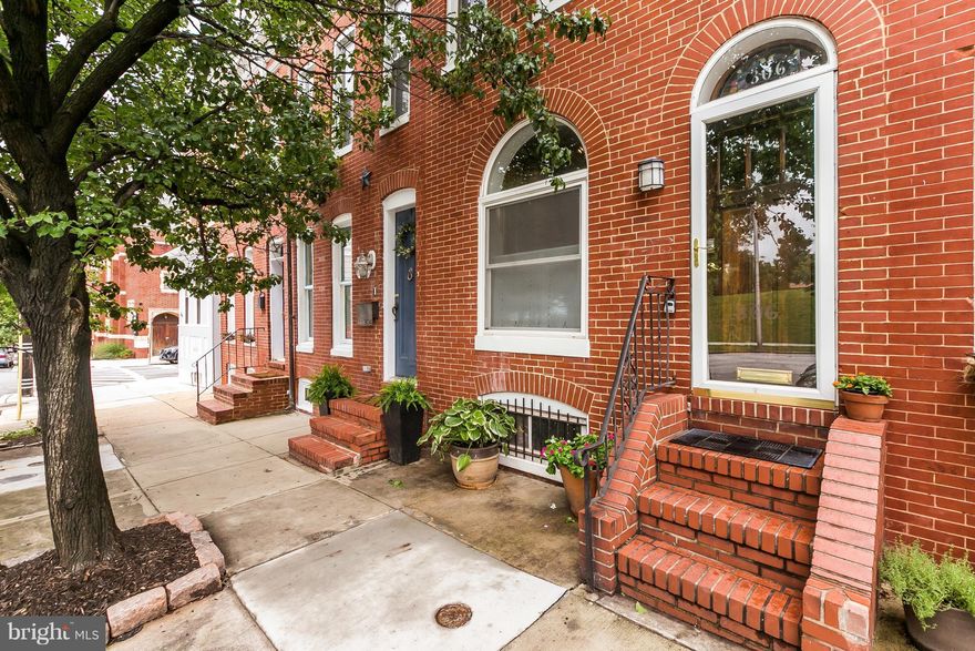 Stylish Park-Front Rowhome filled with character & natural light! Step in and admire the original heart pine wood flrs, exp. beams of the tall ceilings, exp. brick walls, gas fireplace, & restored original staircase. The kitchen features 42" cabinets, custom concrete counter tops w/ breakfast bar, wine fridge & SS appls. Upstairs you will find 2 LARGE bedrooms, den/office, & laundry. Fenced patio.