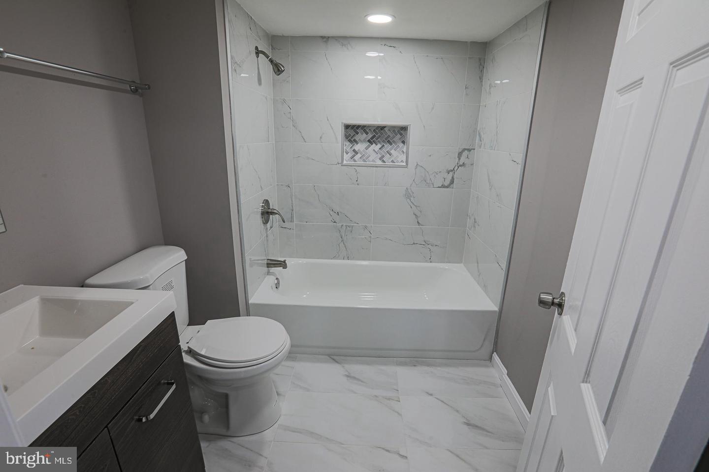 FAIRMONT - Residential Lease