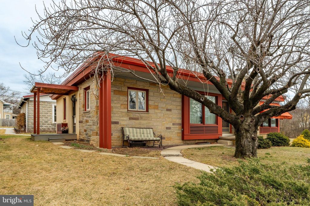 Photo of 425 W Main Street, EPHRATA, PA 17522 (MLS # PALA2070886)