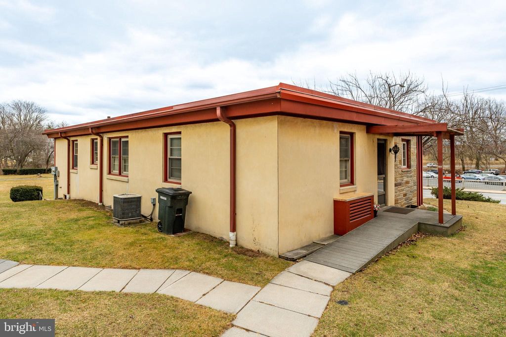 Photo of 425 W Main Street, EPHRATA, PA 17522 (MLS # PALA2070886)
