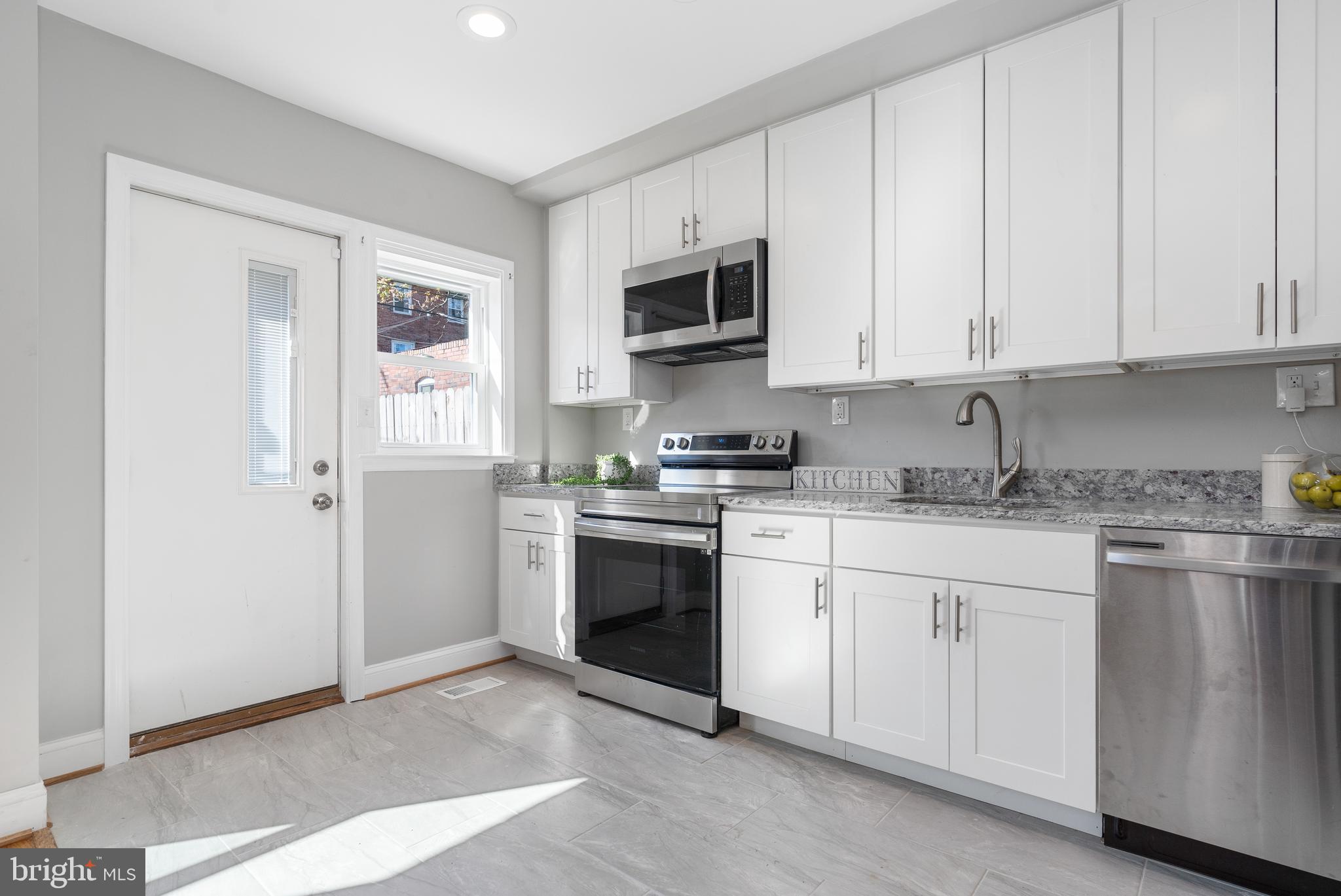 EDNOR GARDENS - LAKESIDE - Residential