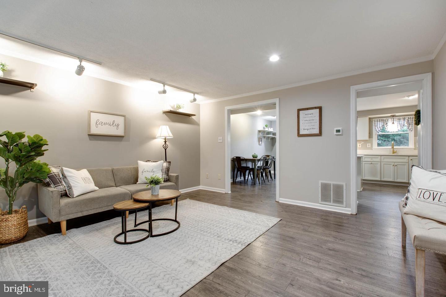 KINGS COURT - Residential Lease