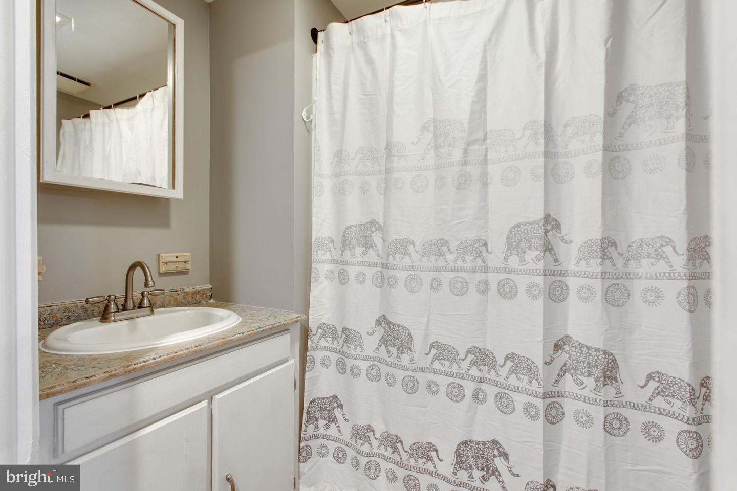 KINGS COURT - Residential Lease