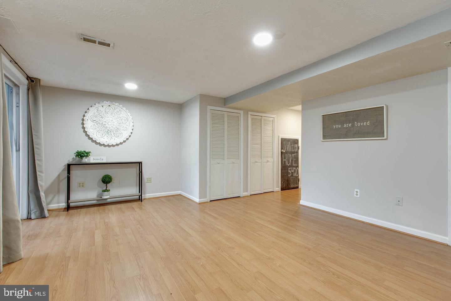 KINGS COURT - Residential Lease