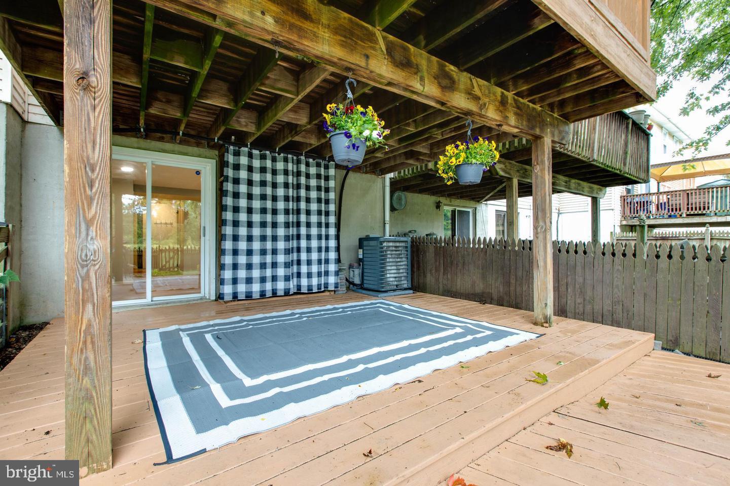 KINGS COURT - Residential Lease