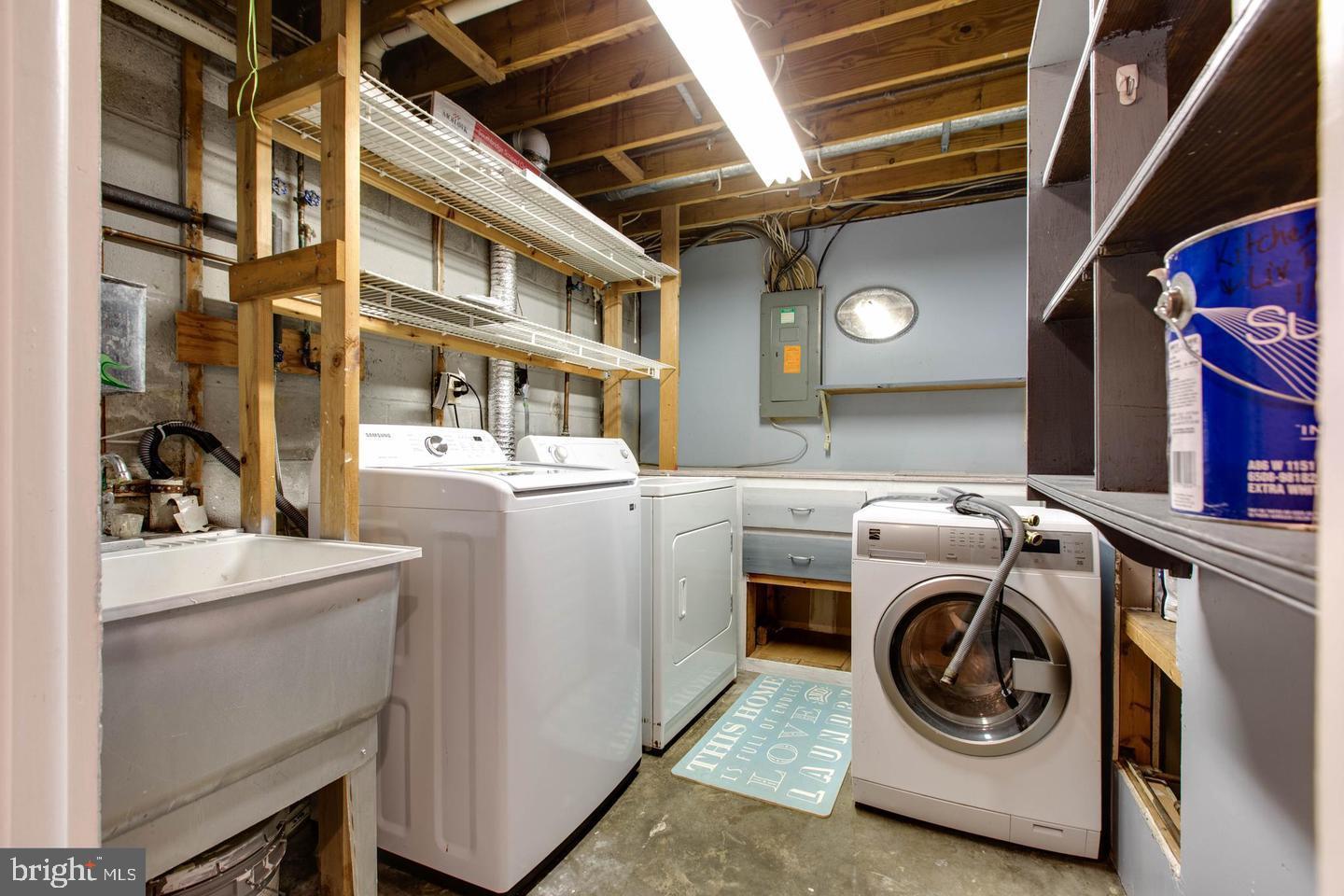 KINGS COURT - Residential Lease