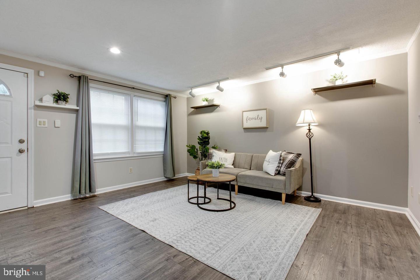 KINGS COURT - Residential Lease