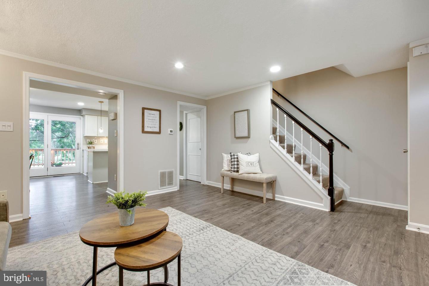 KINGS COURT - Residential Lease