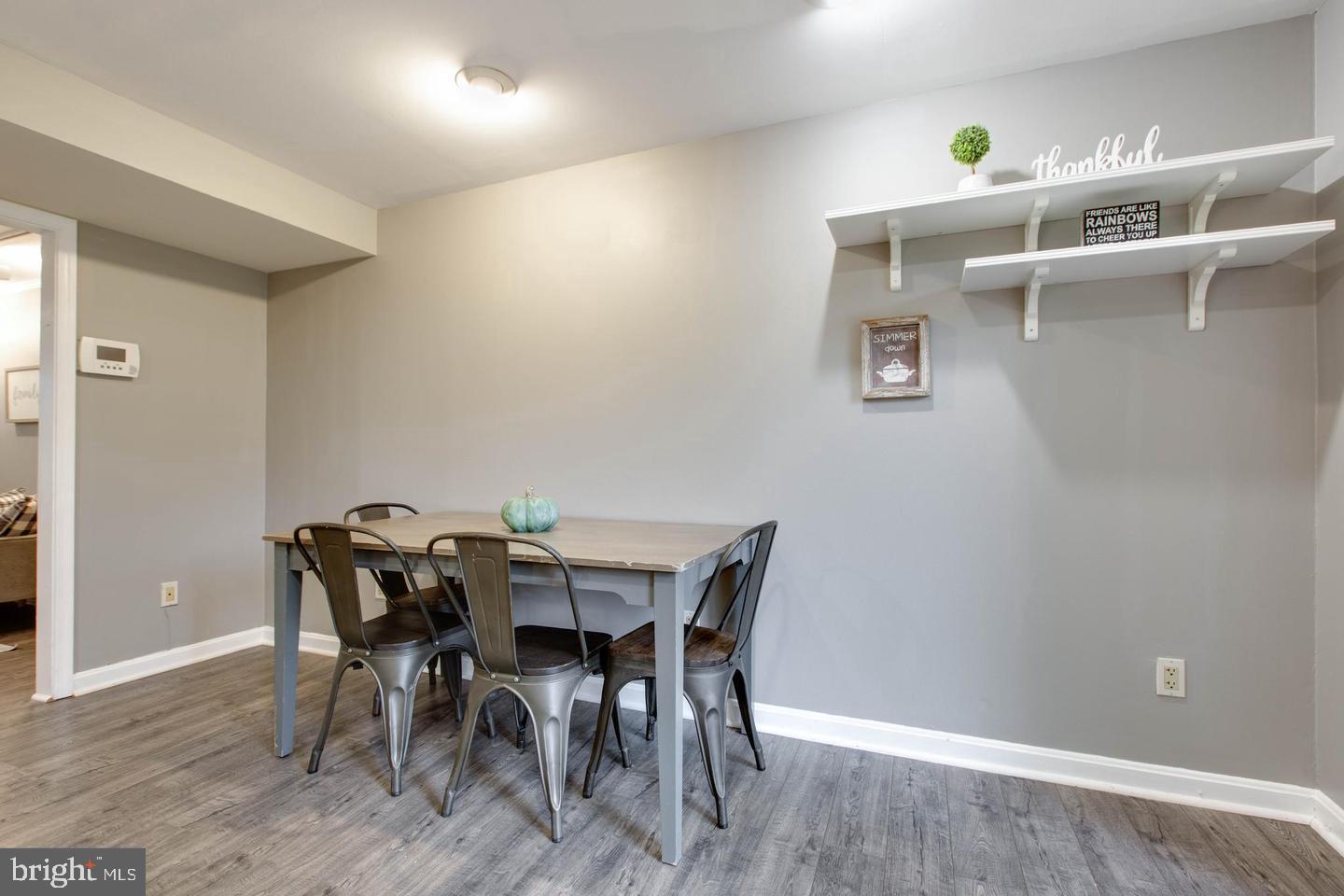 KINGS COURT - Residential Lease