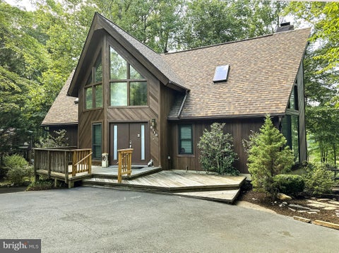 Photo of 6110 Turkey Run Court, MANASSAS, VA 20112 (MLS # VAPW2127220)
