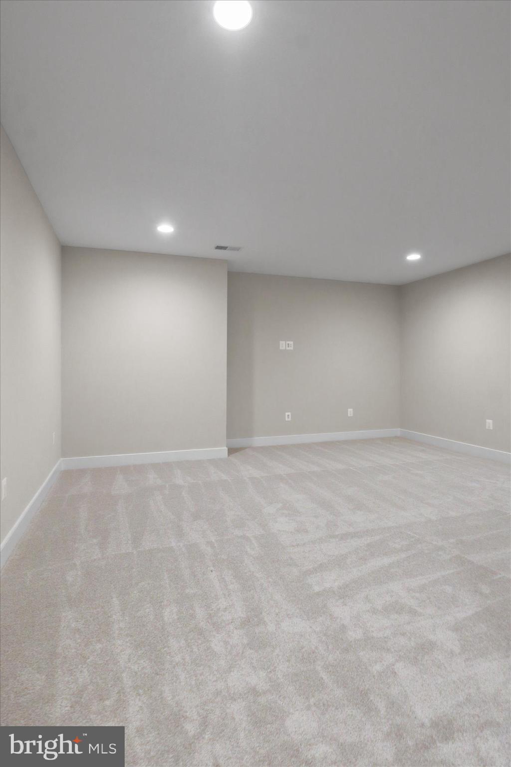 VIENNA WOODS - Residential