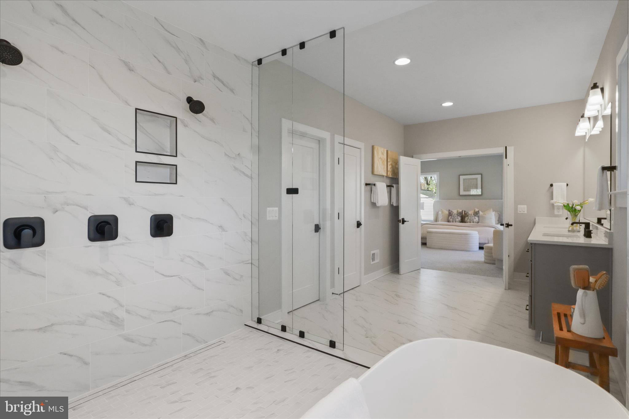 VIENNA WOODS - Residential