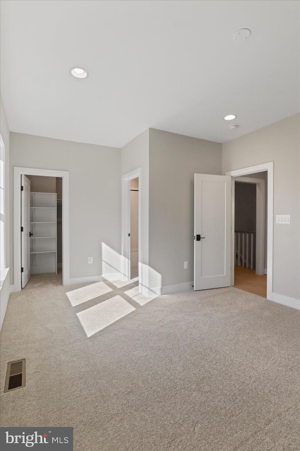 VIENNA WOODS - Residential