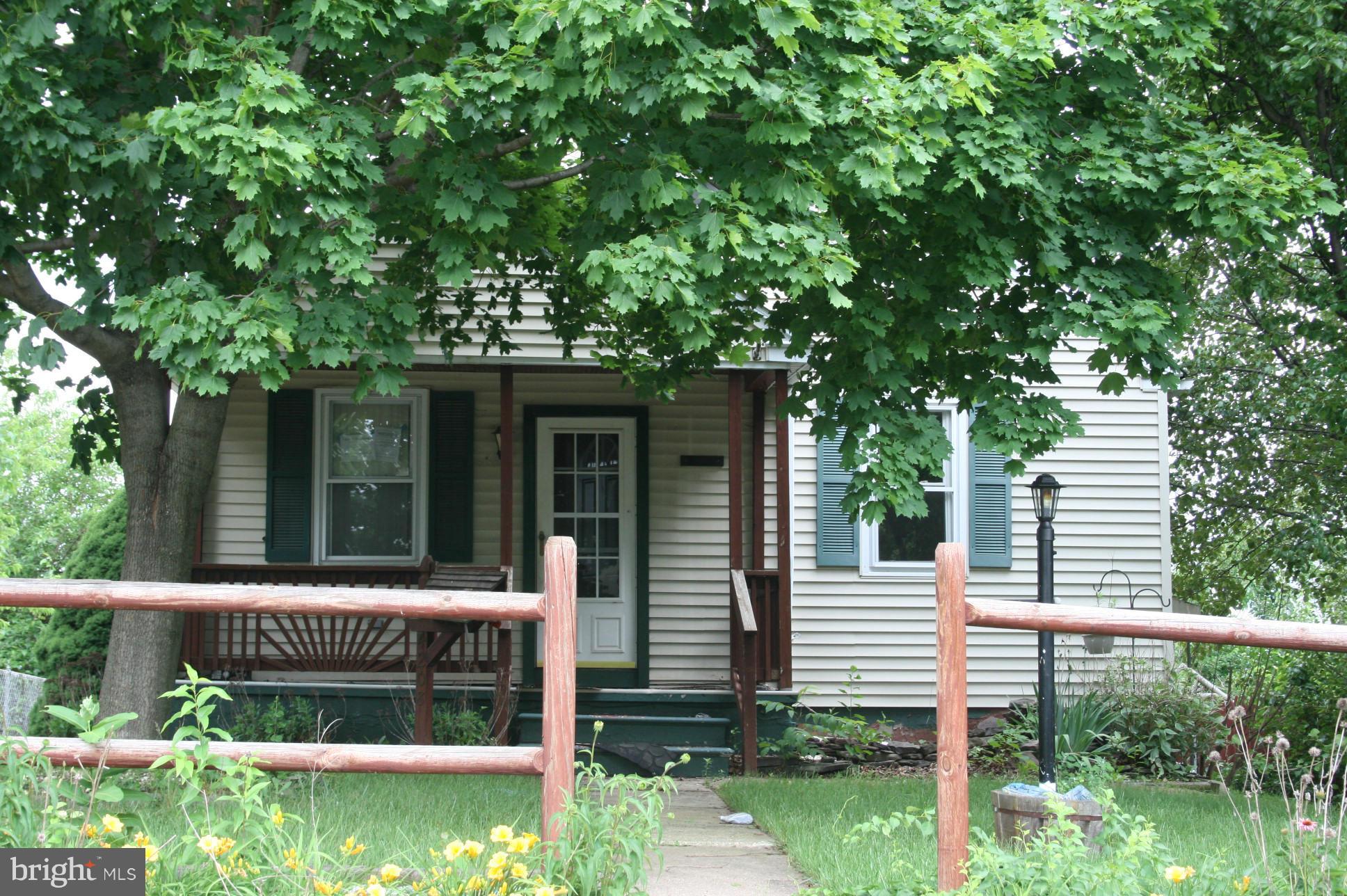 **BACK ON THE MARKET** OO AGREEMENT FOR OO BUYERS. OPEN TO ALL BUYERS EARNEST MONEY 1% OF SALE PRICE. ALL INITIAL OFFERS MUST BE SUBMITTED ONLINE BY AGENT. FULL CONTRACT, POF AND/OR PRE-QUAL, COPY OF EMD REQUIRED W ALL OFFERS. ALL COMMISSIONS ARE BASED OFF OF GROSS SALES LESS ANY SELLER CONCESSIONS. MUST SIGN HOLD HARM AGREEMENT FOR MOLD IN DOC LINK.