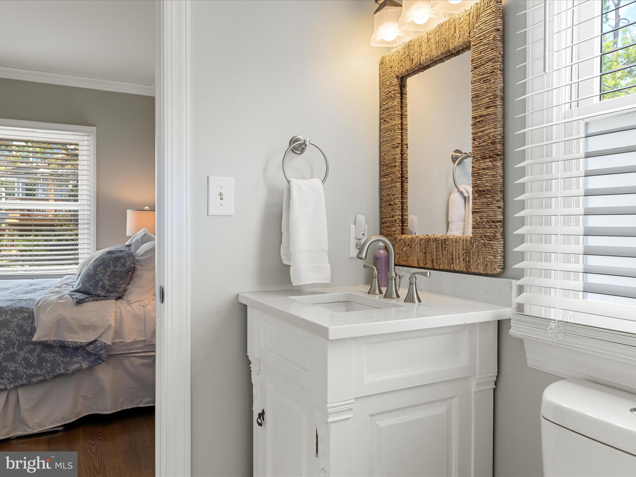 COLONIAL SQUARE - Residential