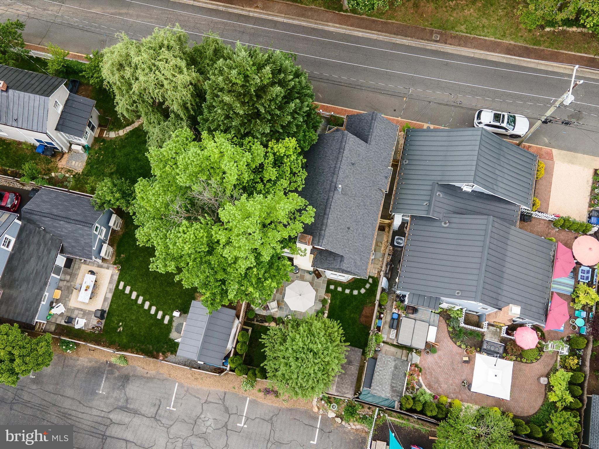 COLONIAL SQUARE - Residential