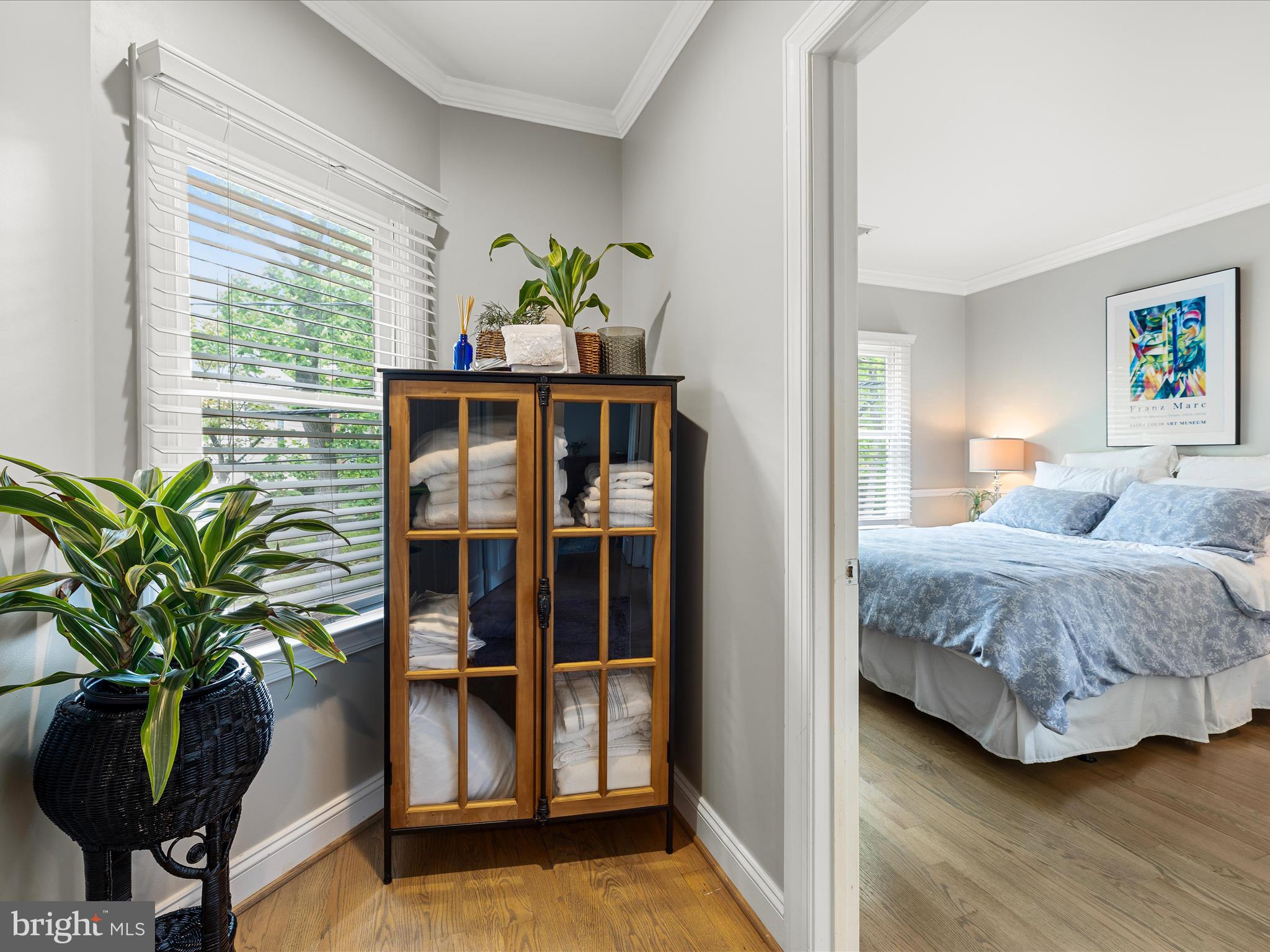 COLONIAL SQUARE - Residential