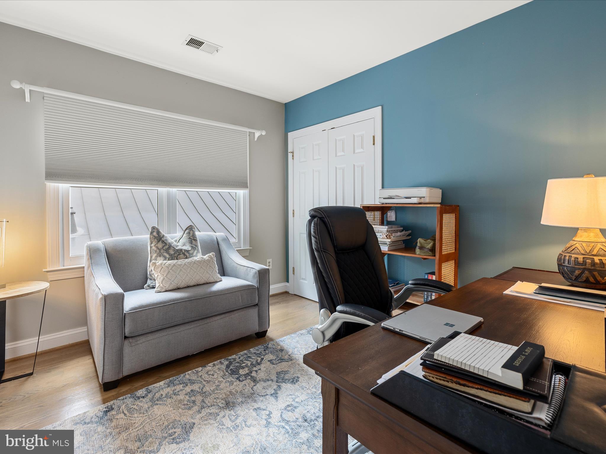 COLONIAL SQUARE - Residential