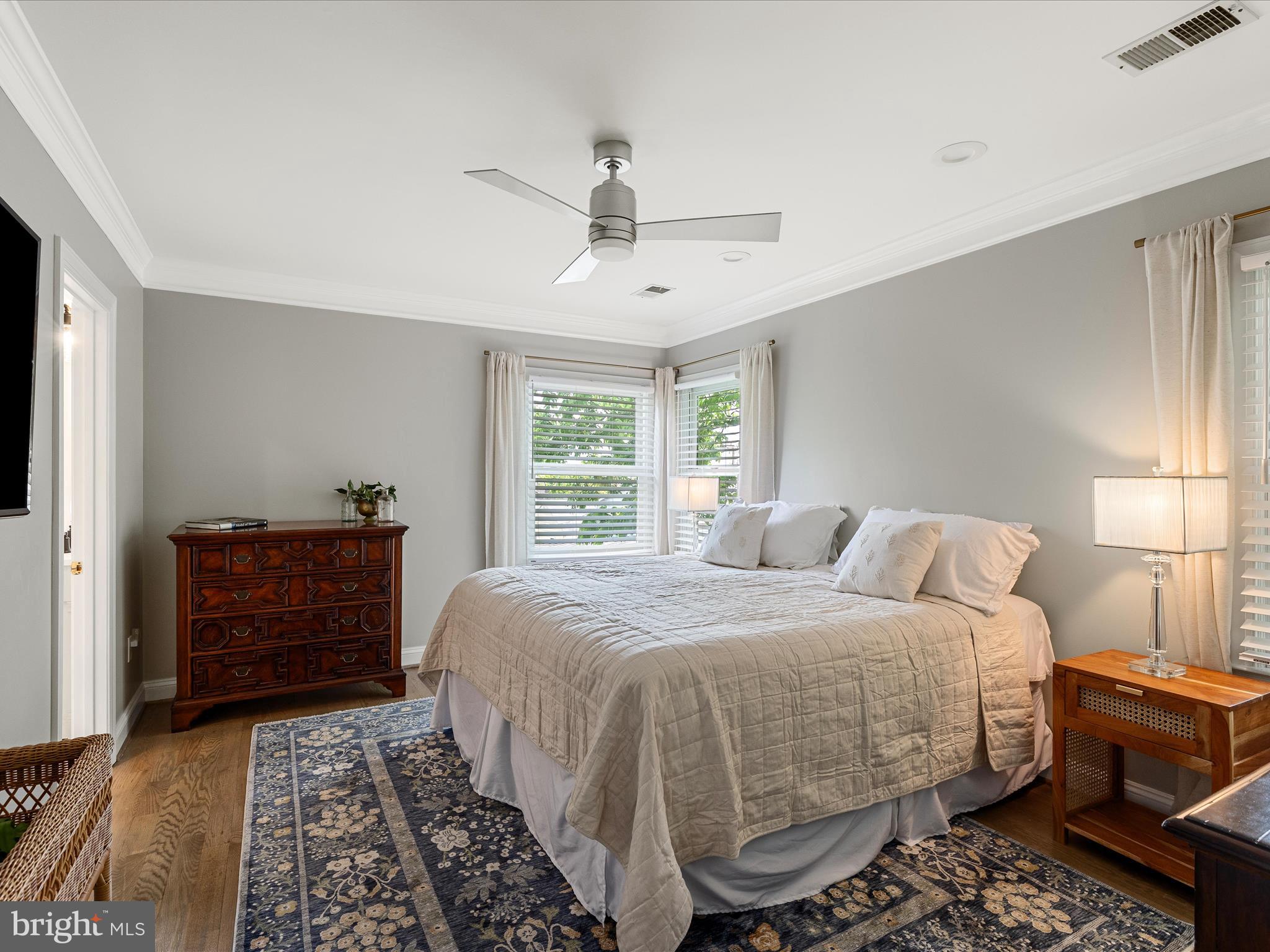 COLONIAL SQUARE - Residential