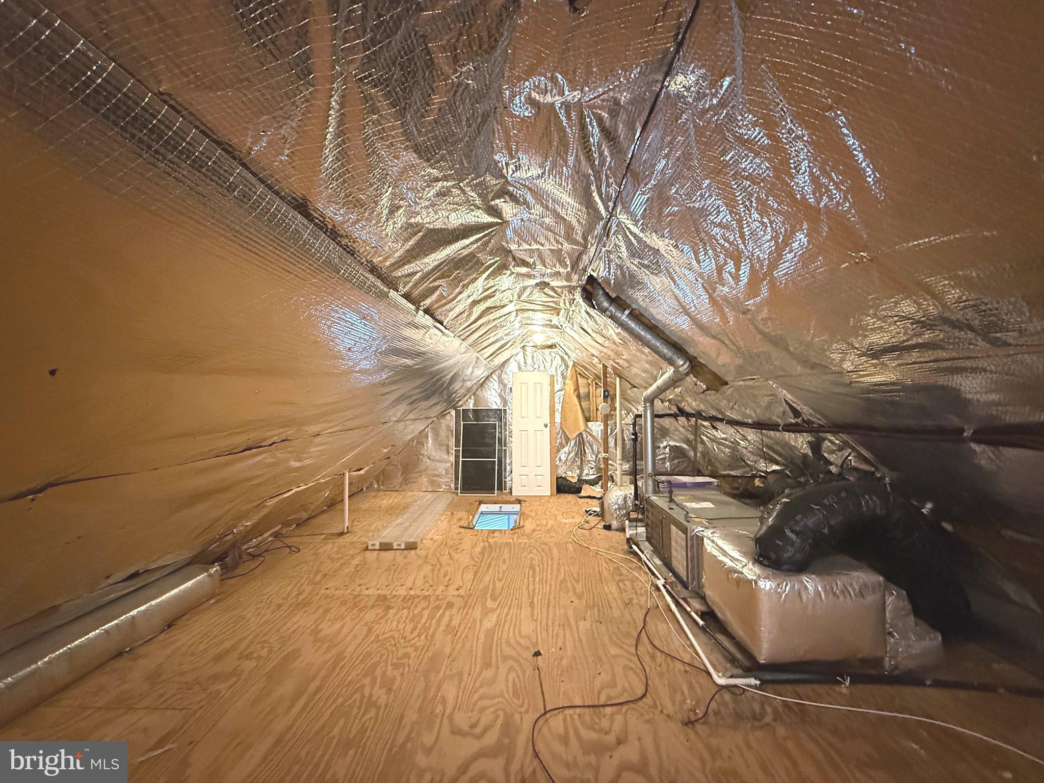 COLONIAL SQUARE - Residential