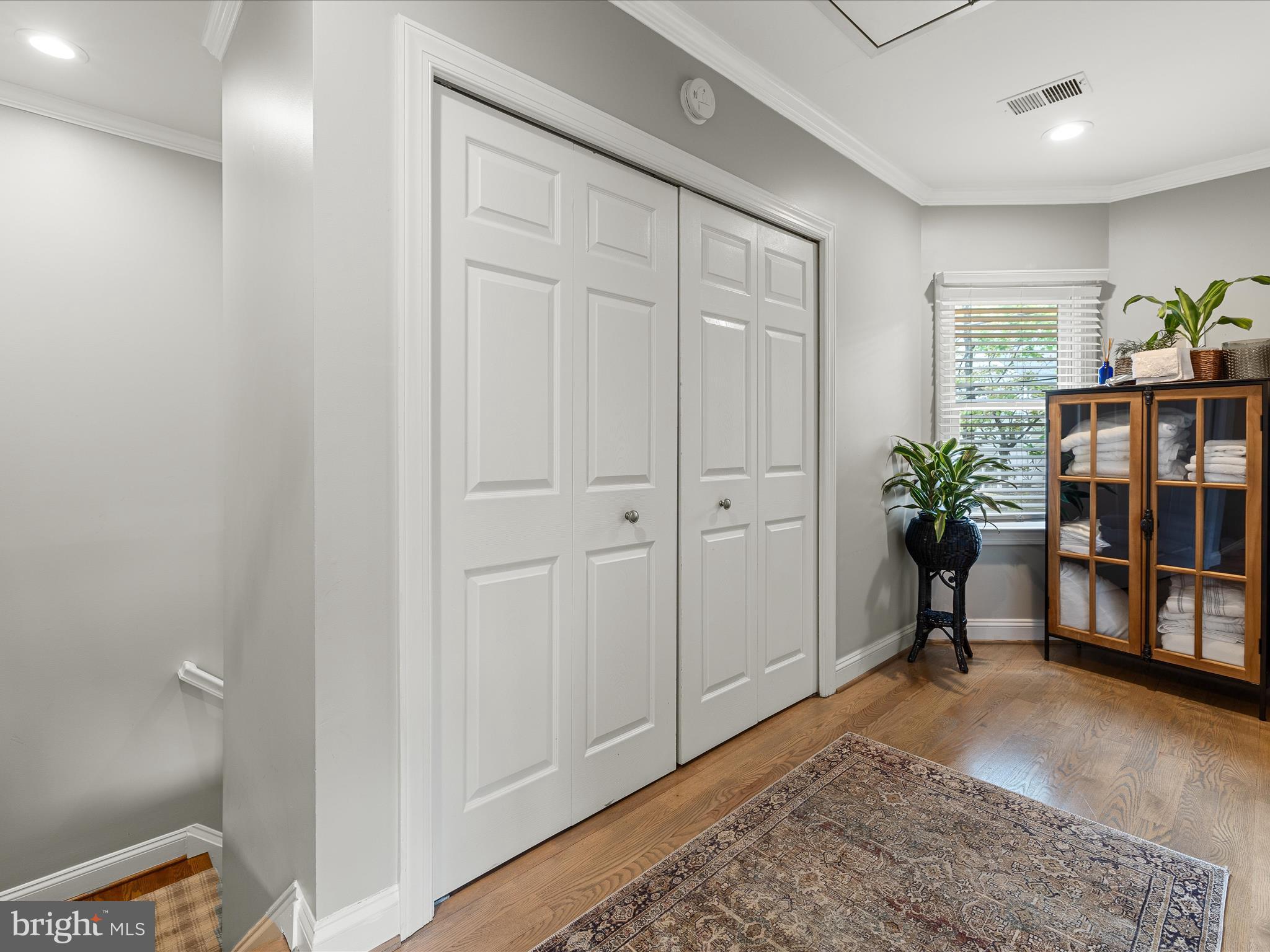 COLONIAL SQUARE - Residential