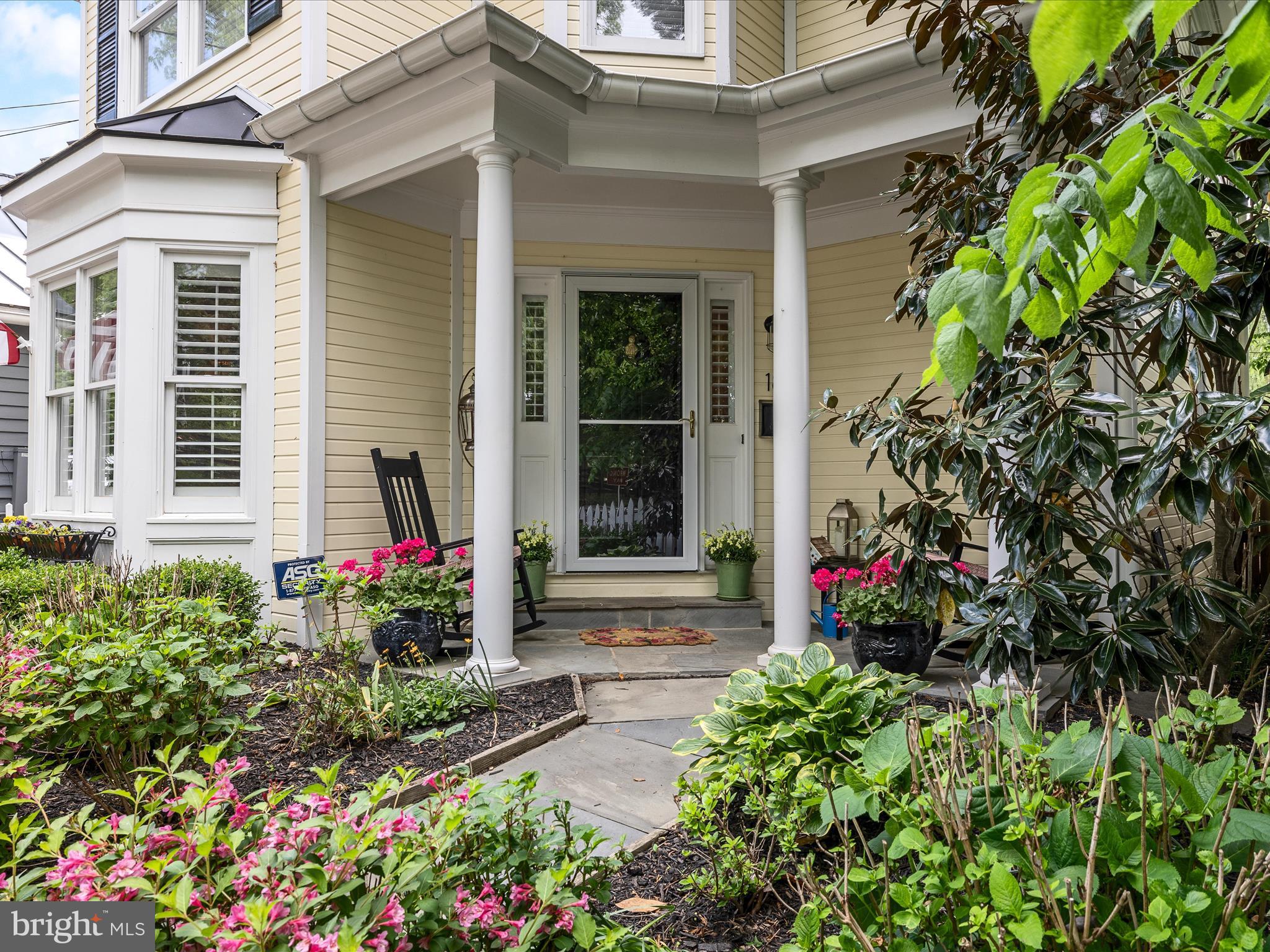 COLONIAL SQUARE - Residential