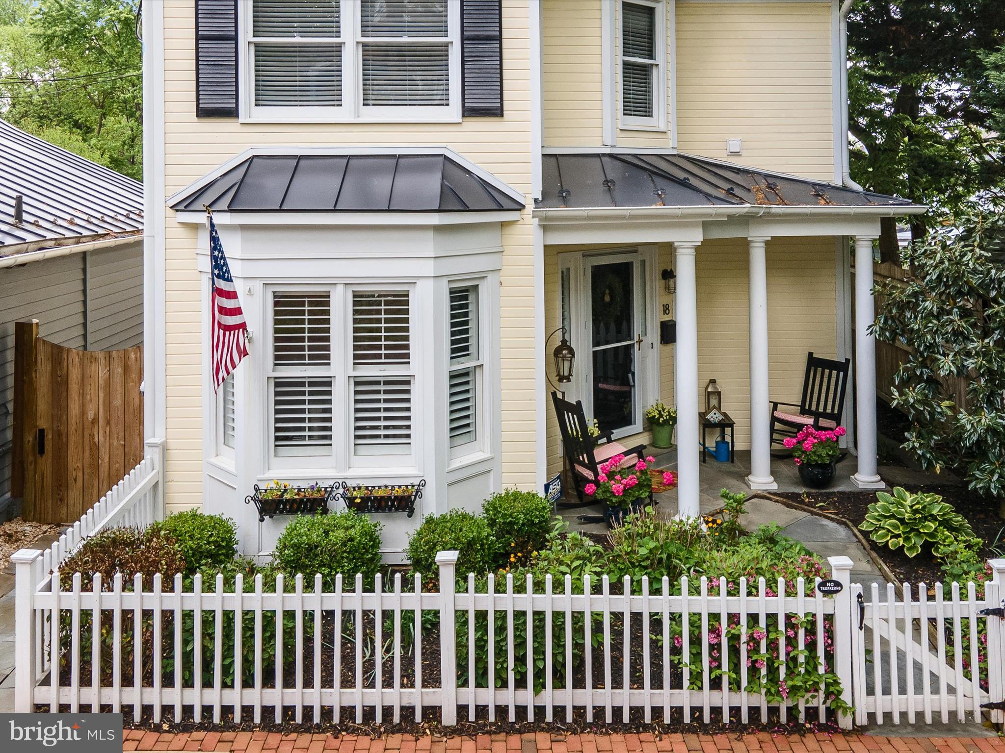 COLONIAL SQUARE - Residential