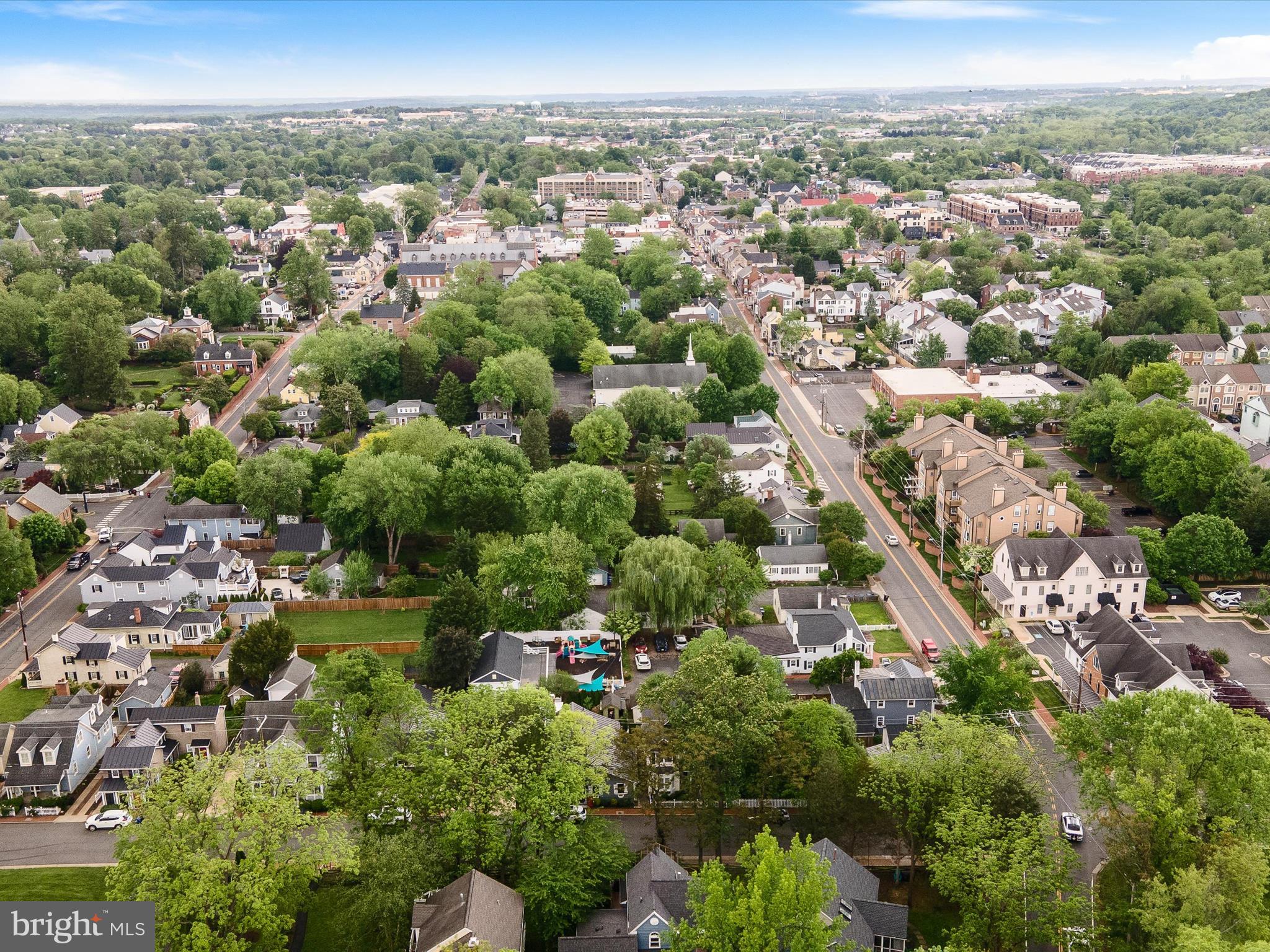 COLONIAL SQUARE - Residential