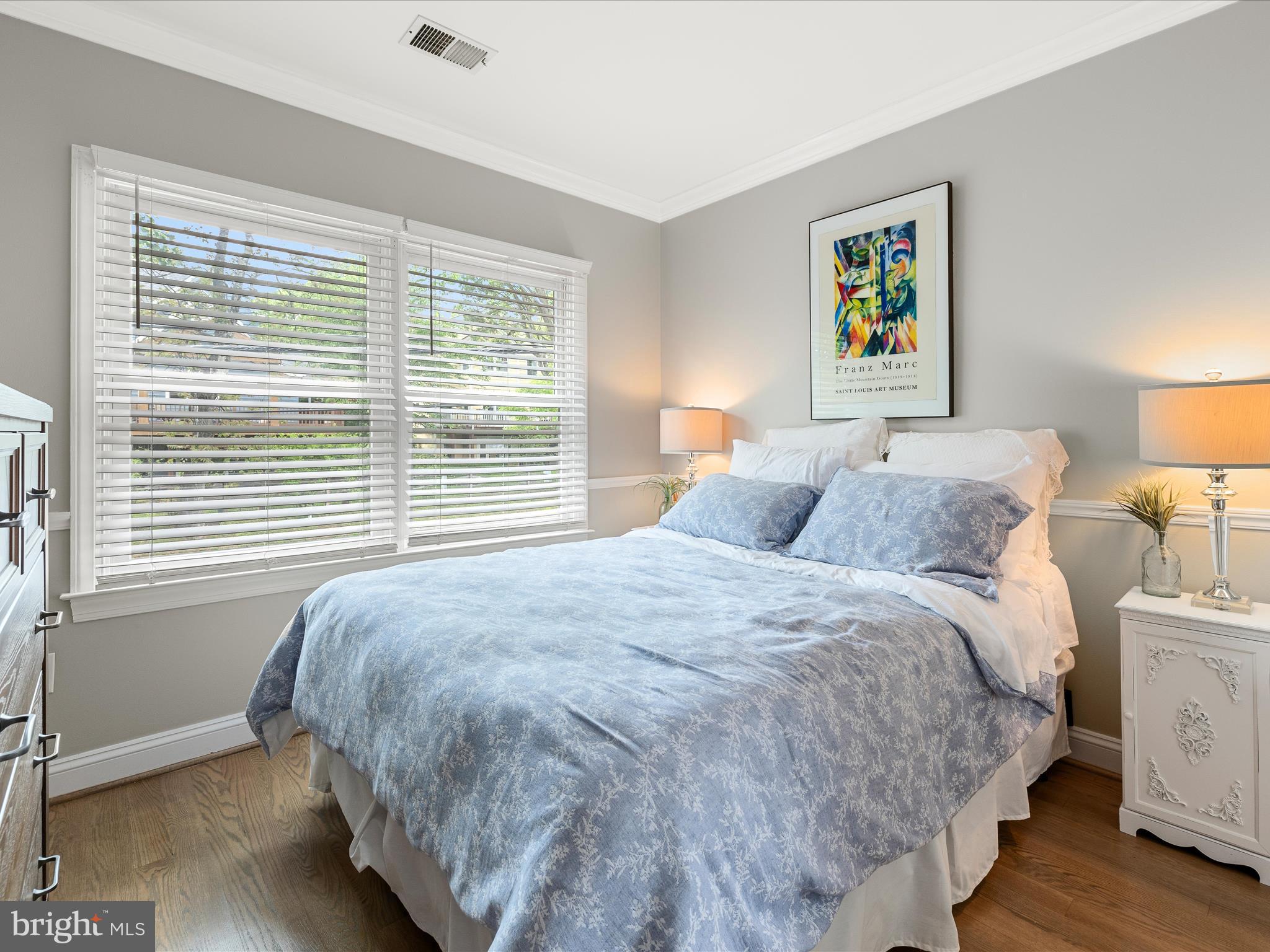 COLONIAL SQUARE - Residential