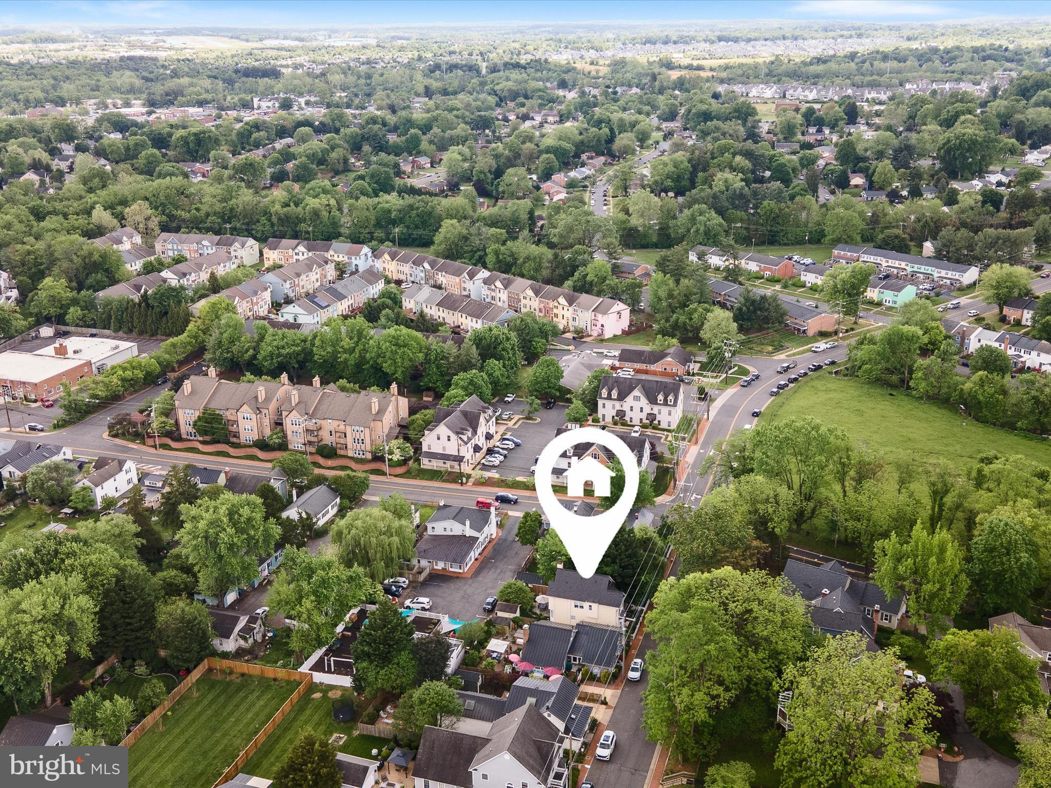 COLONIAL SQUARE - Residential