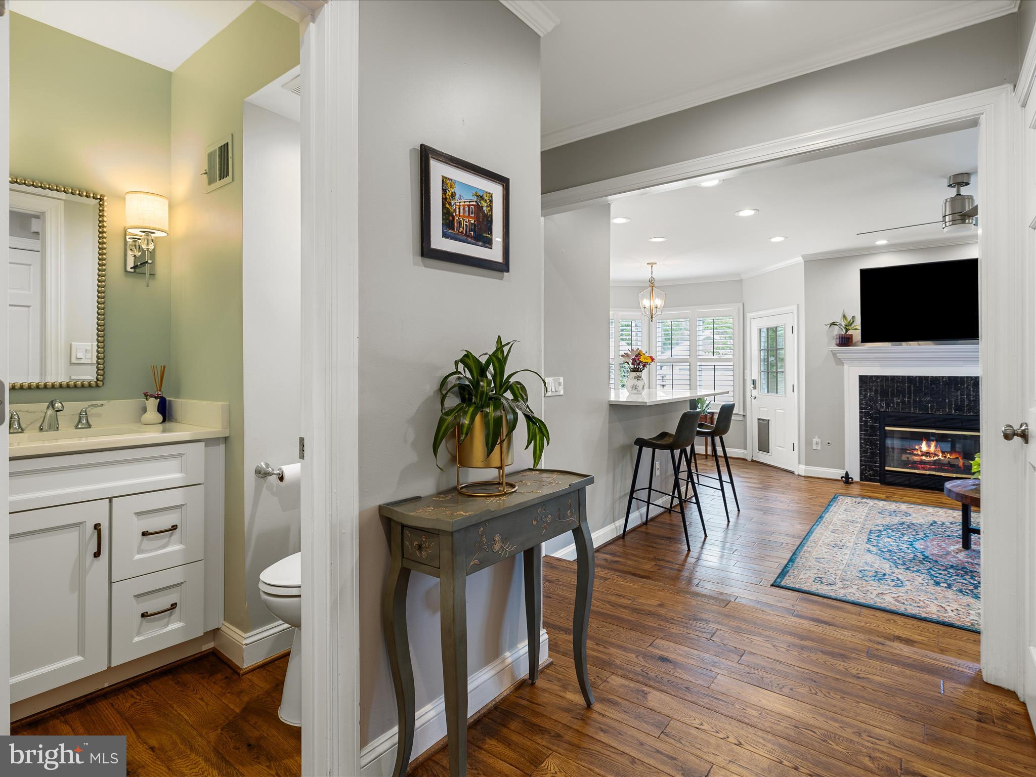 COLONIAL SQUARE - Residential