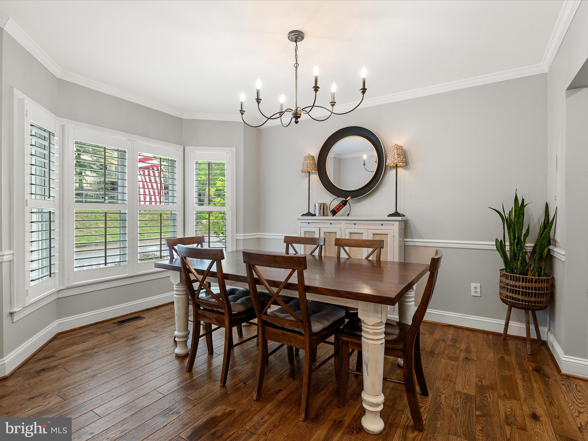 COLONIAL SQUARE - Residential