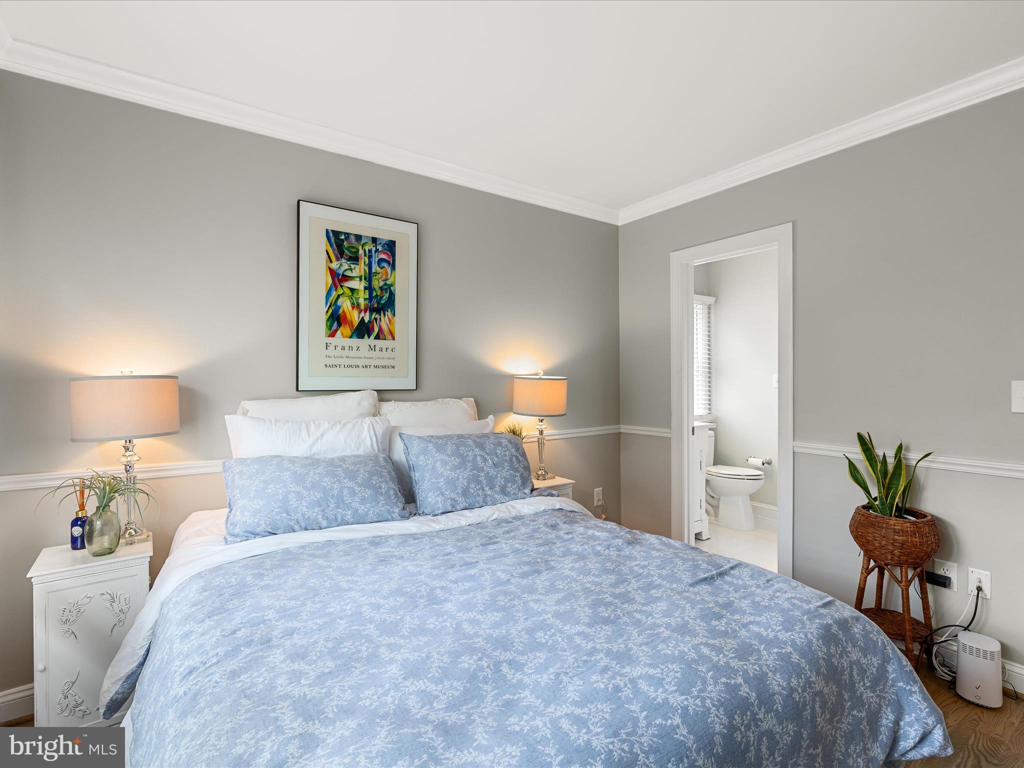 COLONIAL SQUARE - Residential