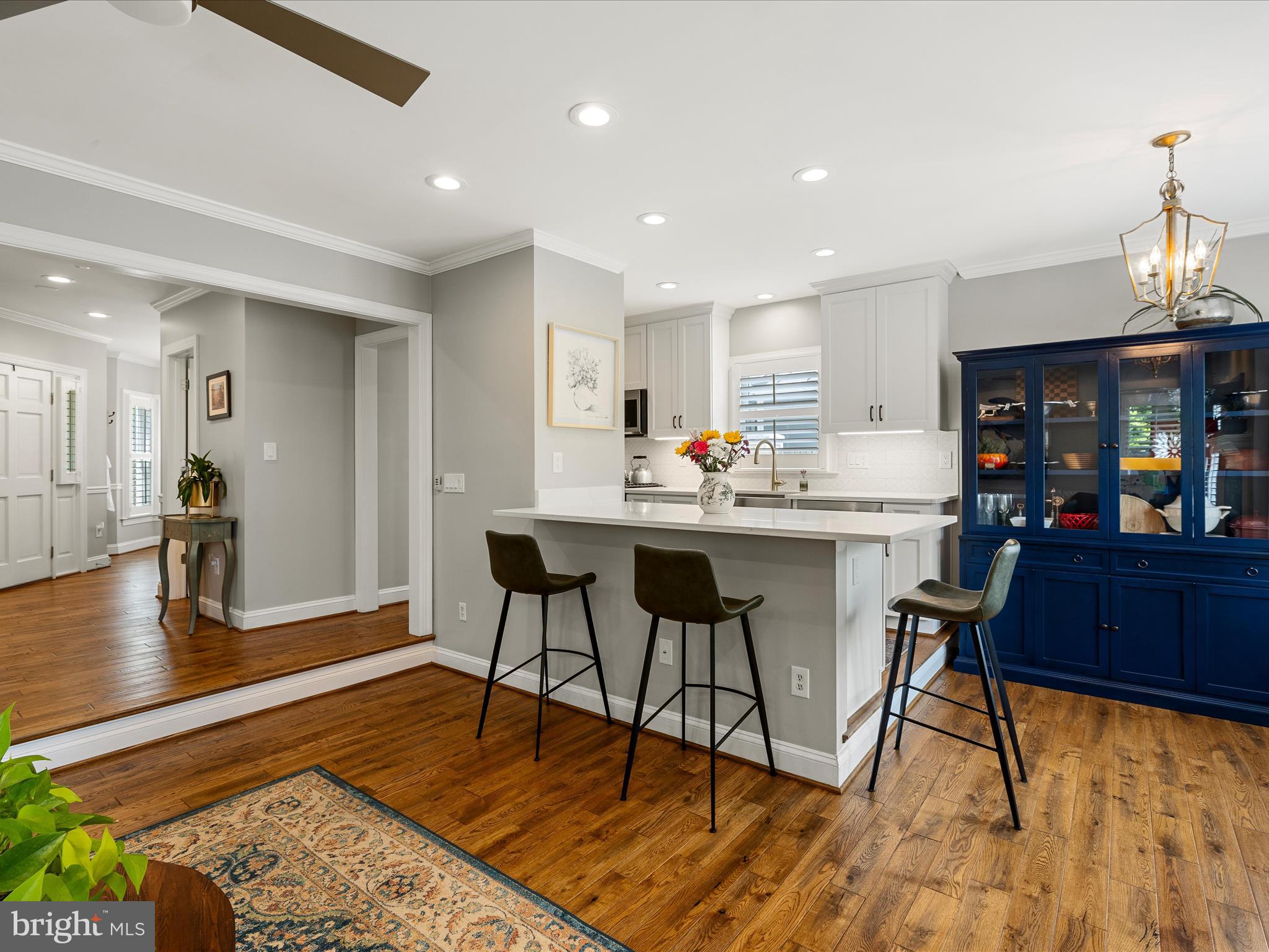 COLONIAL SQUARE - Residential