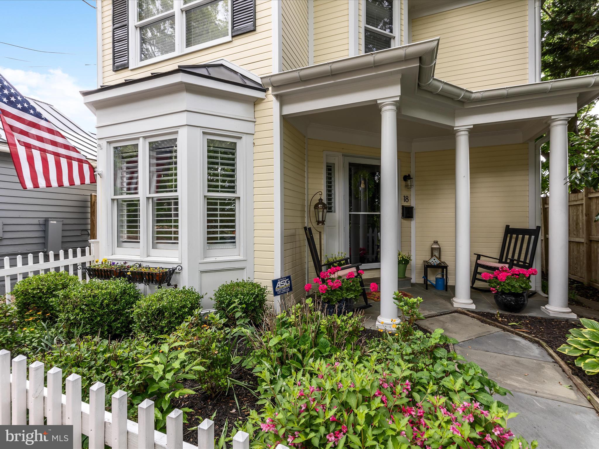 COLONIAL SQUARE - Residential