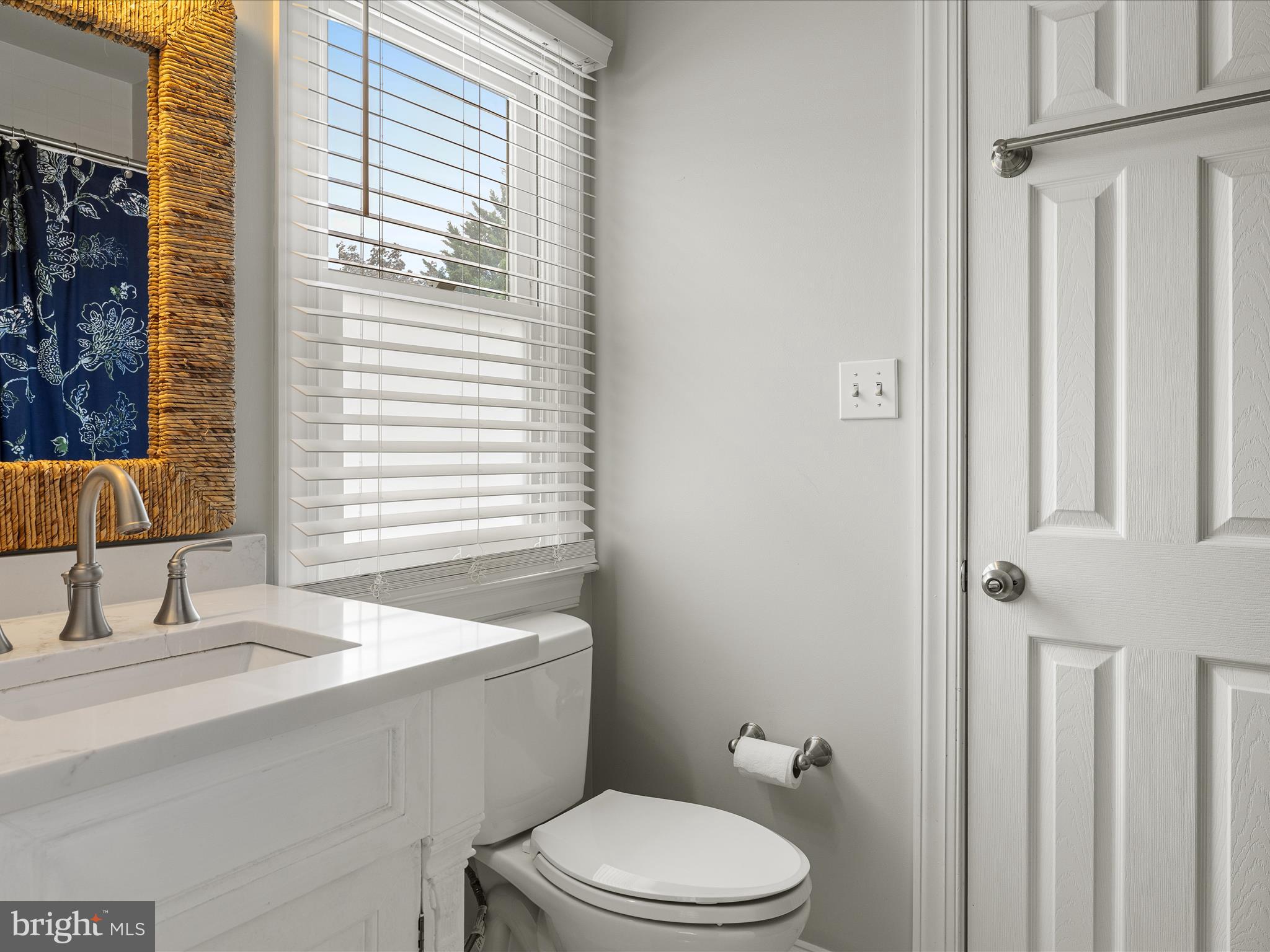 COLONIAL SQUARE - Residential